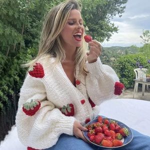 Strawberry Fields Oversized Cardigan Knit Sweater Novelty Print Size L Cream Red